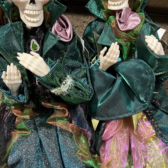 Christian Siriano Skeleton Dolls
Couple Halloween Mardi Gras Anytime Posable - Picture 4 of 11